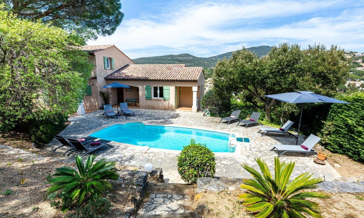 Plage de la Garonnette House | Wonderful private villa with WIFI, private pool, A/C, TV, terrace, pets allowed and panoramic view