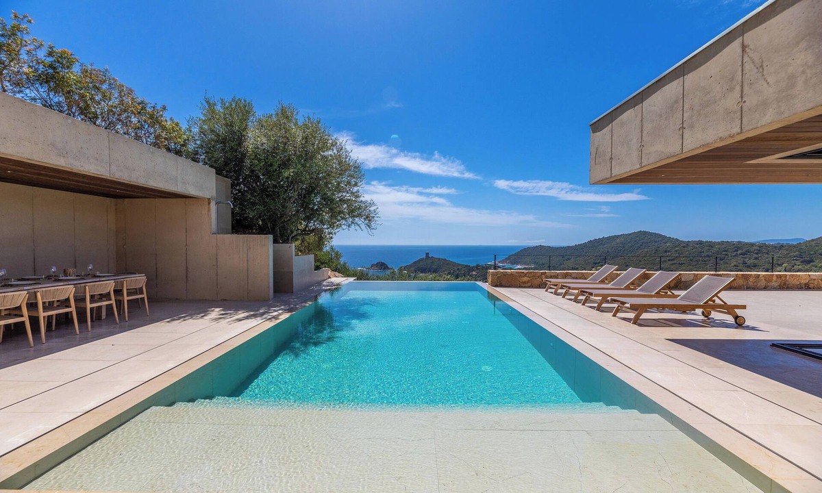 Pinarellu Villa | Ydillic setting and exceptional villa