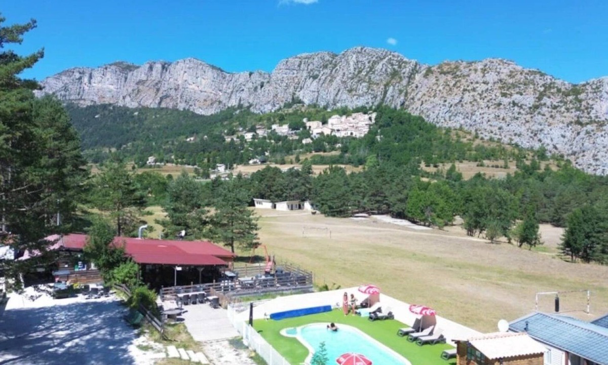 Saint-Auban House | ZEcamping 2 étoiles piscine locatif TV clim 28m2 6 pers