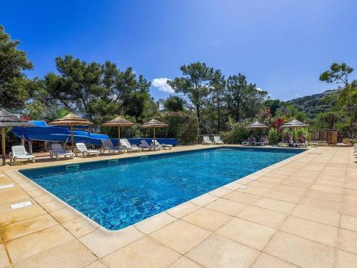 Cargese Ski Chalet | ZEcamping 3 étoiles avec terrain multisports mini golf 2km plage dog friendly