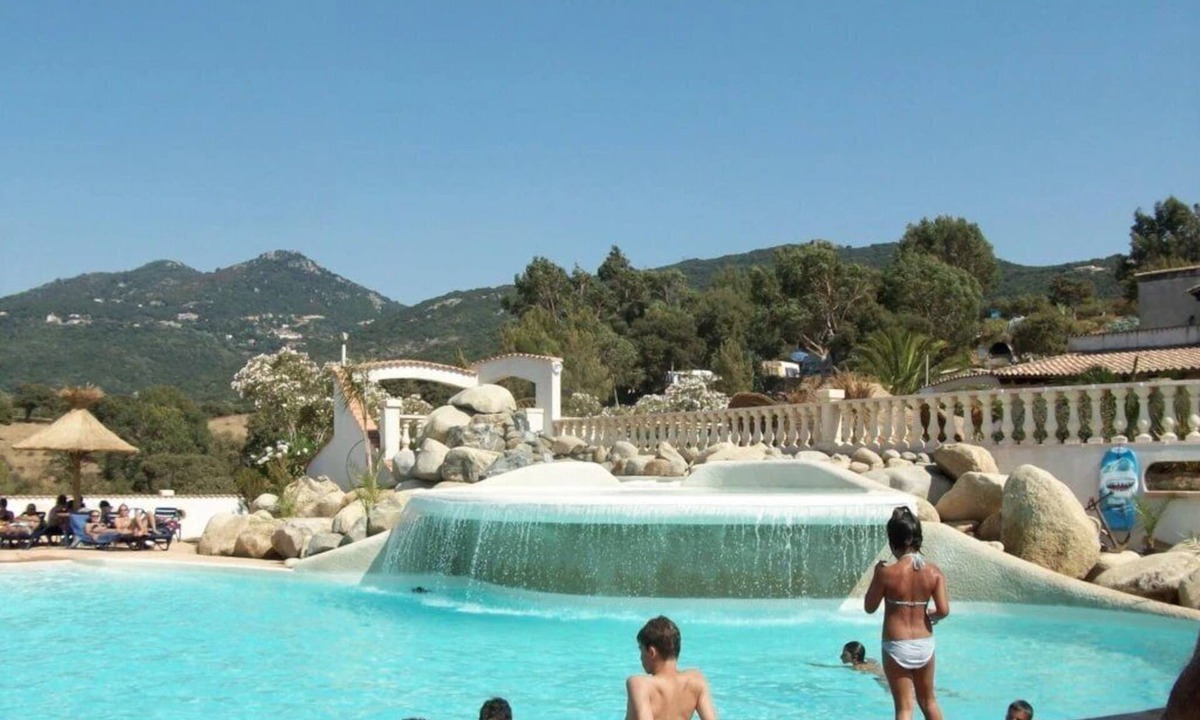 Olmeto Ski Chalet | ZEcamping 3* 1km plage piscine animaux acceptés jacuzzi chalet clim
