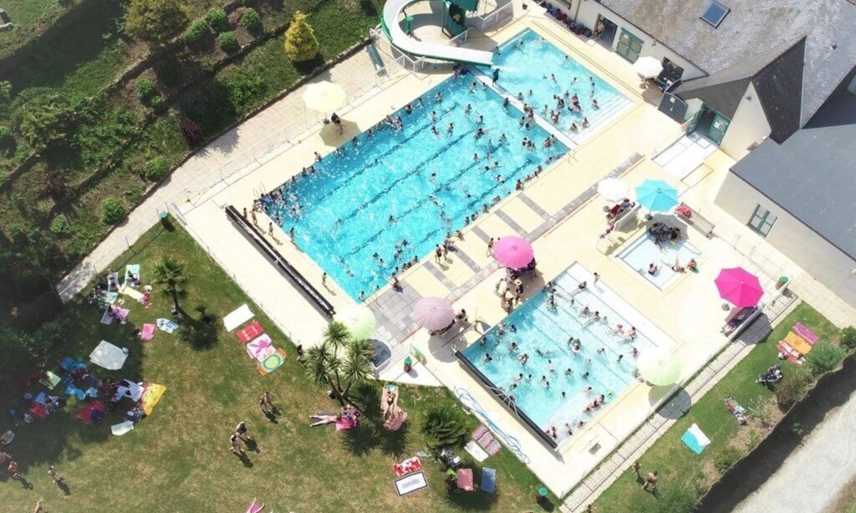 Merdrignac House | ZEcamping 3* animé piscine chauffée animaux acceptés locatif TV BBQ