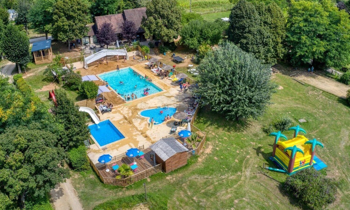 Saint-Cirq Ski Chalet | ZEcamping 3* animé piscine chauffée animaux acceptés chalet 36m2