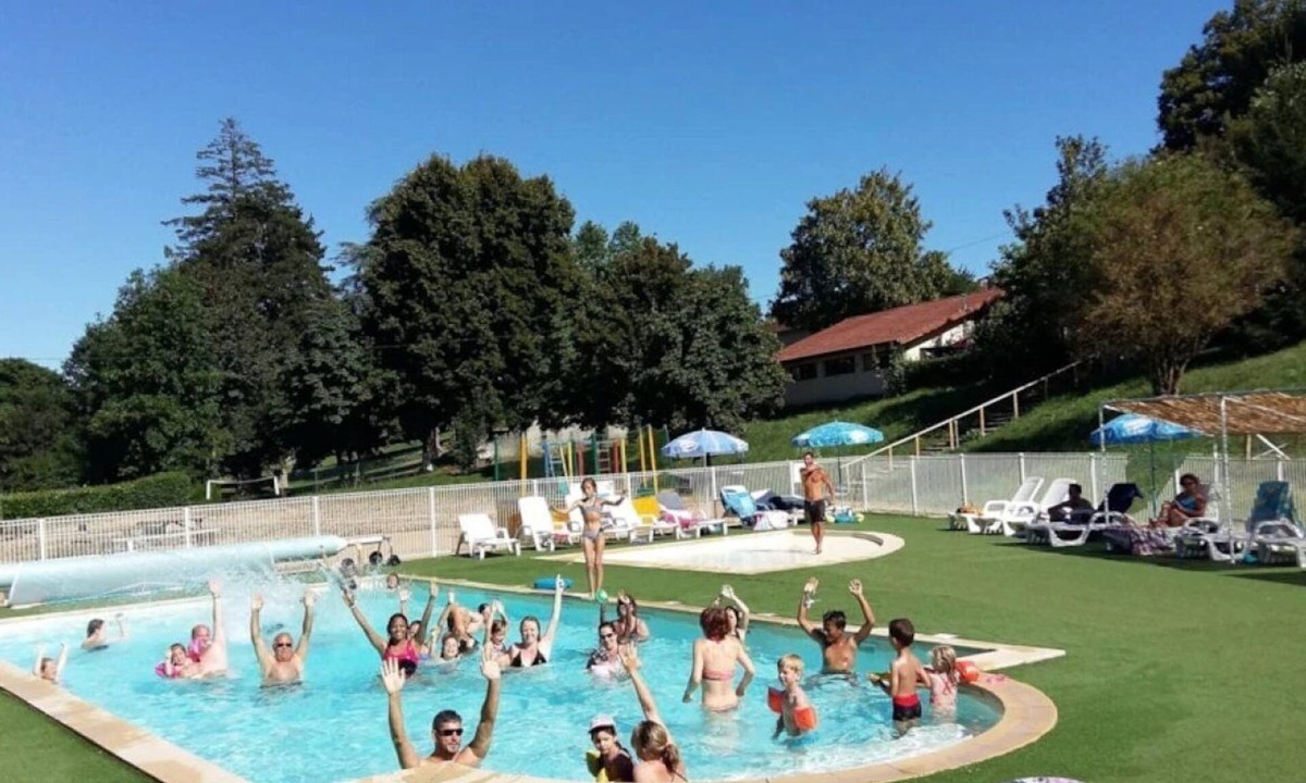 Le Grand Serre House | ZEcamping 4* animé piscine chauffée chiens acceptés locatif TV LV clim