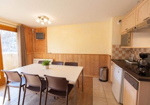 200m from resort center, 3rd floor, balcony, tv, ski locker, 38m², Serre Chevalier
