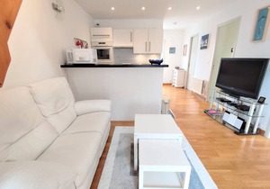 Central Apartment with WIFI, Parking, and Balcony in Perros-Guirec