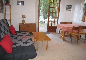 Ground Floor Villa with Terrace, Garden, and Parking in Super Cavalaire