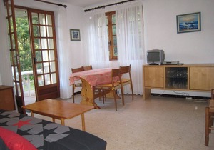 Ground Floor Villa with Terrace, Garden, and Parking in Super Cavalaire