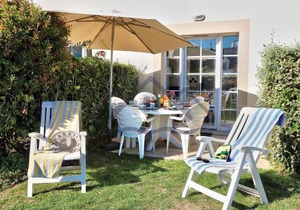 LocaLise - Maison E2 au Guilvinec - A 20m de la mer avec jardin et piscine - Tout à pied, plage, port, centre commerces, marché - Wifi inclus - Vue mer de la chambre - Animaux bienvenus - Linge de lit inclus