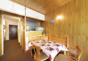 Studio 6 personnes pied des pistes avec balcon et vue montagnes - FR-1-400-28