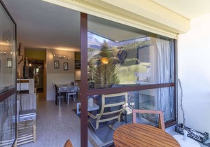 Studio cabin for 6 near slopes, mountain view
