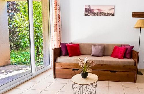 Prayssac Apartment | Élégant T3 avec terrasse & piscine et parking
