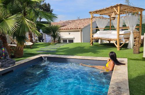 11th Arrondissement Bed & Breakfast | Ô Balinais mini villa avec spa et piscine chauffée privative Marseille