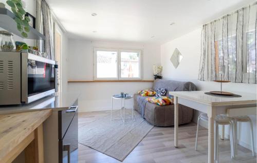 Marignane House | 1 Bedroom Nice Home In Marignane