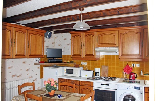 Saint-Genes-Champespe Apartment | 1 large bedroom apartment, beach and sailing centre 5 km away