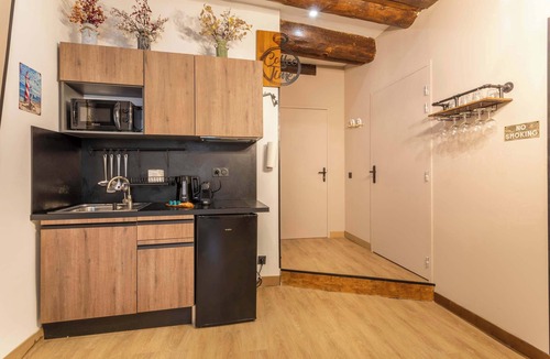 Les Grands Carmes Apartment | 1- Sunny Basket Modern Apartment