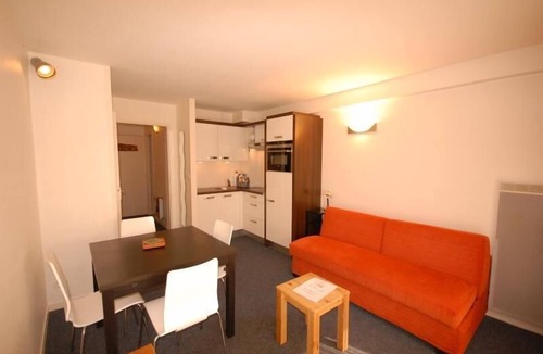 Eaux-Bonnes Apartment | 100m from resort center, 1st floor, view ski slopes, tv, 24m², Gourette