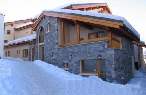 Lanslevillard Apartment | 100m from resort center, view mountain, balcony, tv, ski locker, 35m², Val Cenis