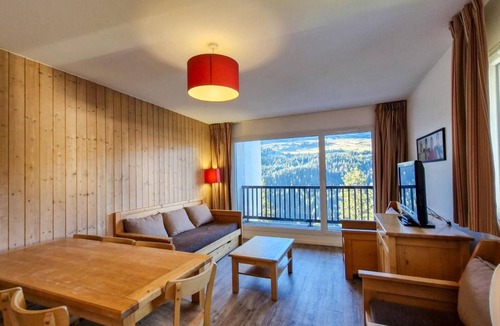 Flaine Apartment | 150m from shops, 4th floor, view ski slopes, balcony, parking, tv, ski locker, 60m², Flaine