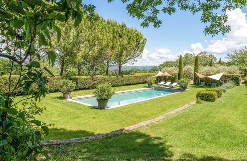 Apt House | 18th century bastide with heated pool in Provence