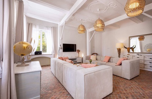 Cavaillon Other | 18th century chateau with swimming pool