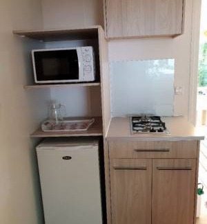 Sainte-Nathalene RV Rental | 190 ft² Mobile home