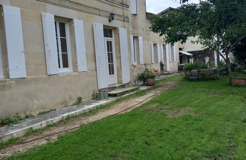 Saint-Christophe-de-Double House | 19th century Château Colette next to St Emilion 3-star non-smoking interior.
