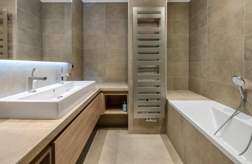 Le Cret Apartment | 1st floor, terrace, balcony, parking, tv, ski locker, 110m², Val d'Isère
