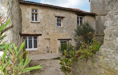 Saint Jean d'Angle House | 2 Bedroom Beautiful Home In Saint-Jean-D'angle