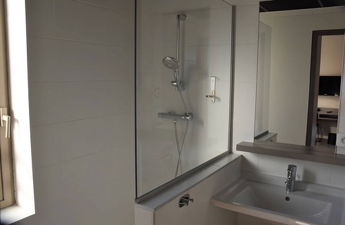 9th Arrondissement Hotel | 2 Comfortable Double Room With Convenient Access Around Lyon