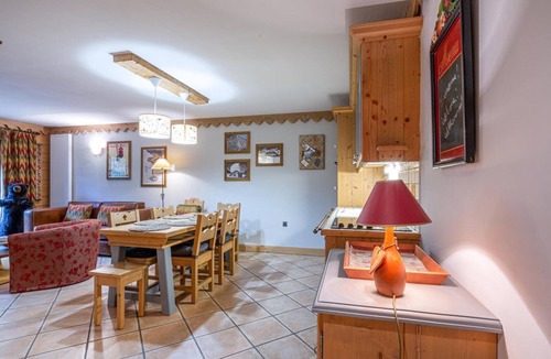 Les Belleville Apartment | 200m from resort center, 2nd floor, view mountain, fitness, swimming pool, sauna, hammam, balcony