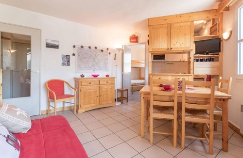 Briancon Apartment | 200m from resort center, 3rd floor, view mountain, balcony, tv, 33m², Serre Chevalier