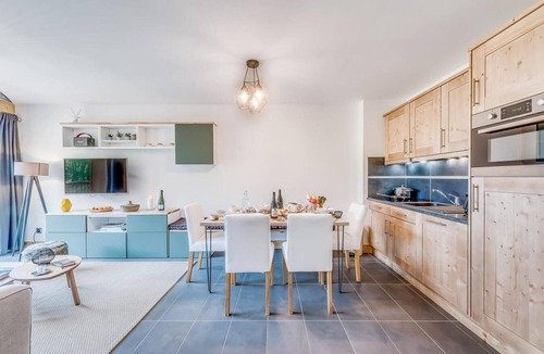 Les Boisses Apartment | 200m from resort center, 3rd floor, view valley, swimming pool, sauna, hammam, balcony, tv