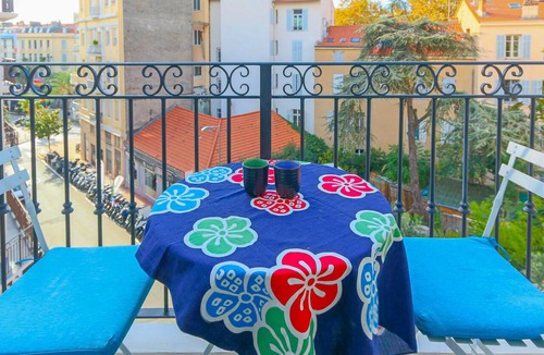 Prado - Republique Apartment | 2BR Close Gare Station AC and Balcony DOWNTOWN CANNES - BENAKEY