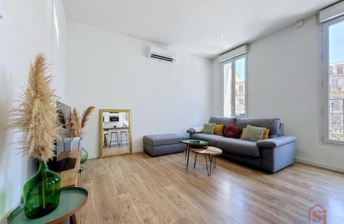 Palais de justice Apartment | 2BR - Free Private Parking - AC - Notre-Dame