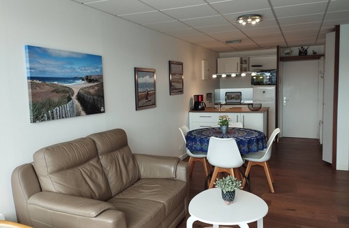 Perros-Guirec Apartment | 3 minutes from the beach, GRD STANDING apartment, veranda, terrace, parking