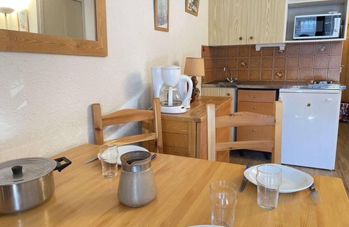 Risoul Apartment | 300m from resort center, 2nd floor, balcony, tv, ski locker, 25m², Risoul