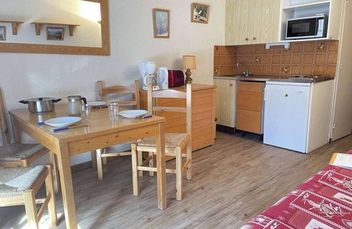 Risoul Apartment | 300m from resort center, 2nd floor, balcony, tv, ski locker, 25m², Risoul