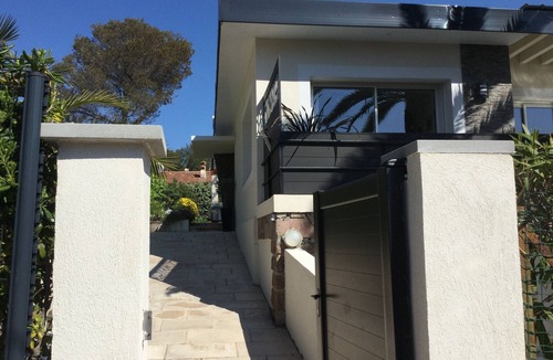 Boulouris-sur-Mer House | 30m from the beach, air-conditioned house, sea view, enclosed garden, ideal for families