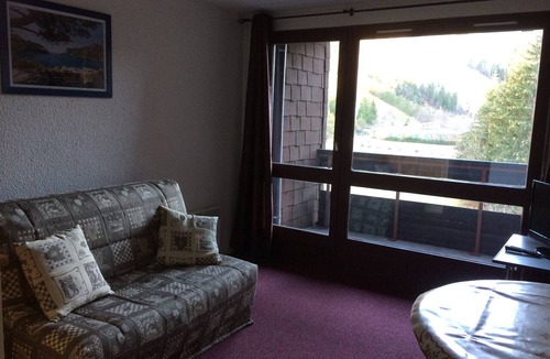 Correncon-en-Vercors Apartment | 32m² Studio near slopes, balcony, parking, 4 guests