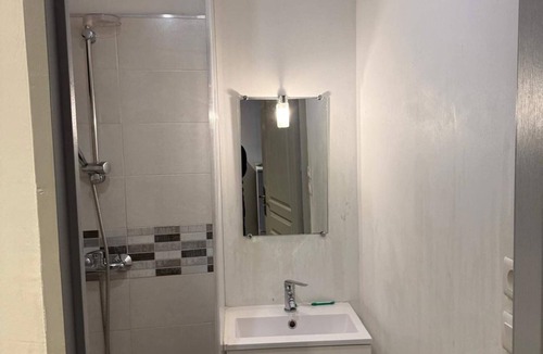 Saint-Chamond Apartment | 3RD FLOOR APARTMENT UNDER THE SLOPES