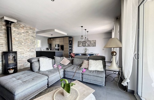Chateauneuf-Grasse Villa | 4 bedroom villa 140m2 bungalow not overlooked, quiet pool +garden