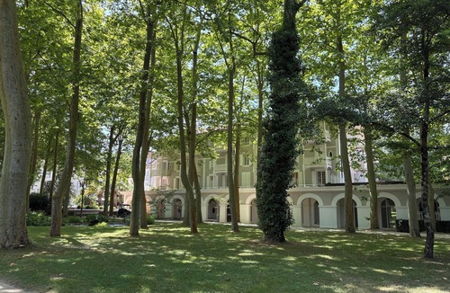 Eugenie-les-Bains Apartment | 400 meters from the thermal baths, lovely, quiet studio with balcony not overlooked.