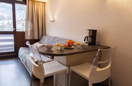 Chantemerle Apartment | 4th floor, balcony, parking, tv, ski locker, 17m², Serre Chevalier
