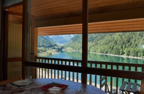 Gabas Apartment | 5-bed apartment with superb view of Lake Artouste