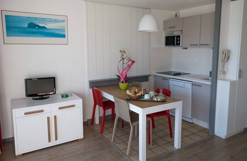 Hendaye Condo | 50m de la Plage! Studio pour 4 + Wi-Fi Gratuit