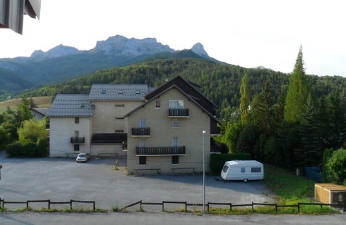 Barcelonnette Apartment | 55sqm flat, balconies, Pra-Loup view
