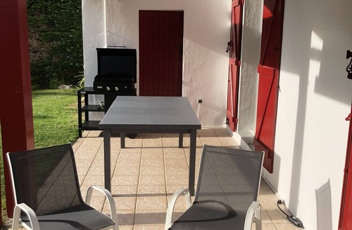 Ahetze House | 5kms from the beaches, between Biarritz, Bidart and Guethary, inflatable spa, plancha