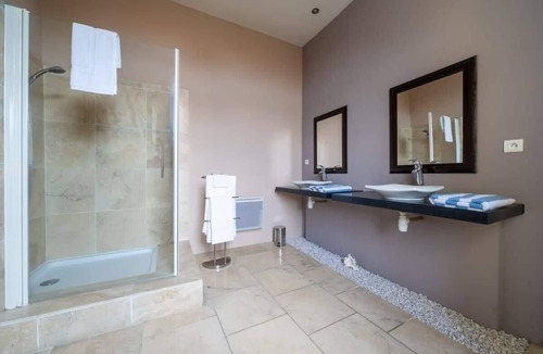 Bas-Vernet Apartment | 66C3 : Historic Chateau: Picasso Private Apartment for 4