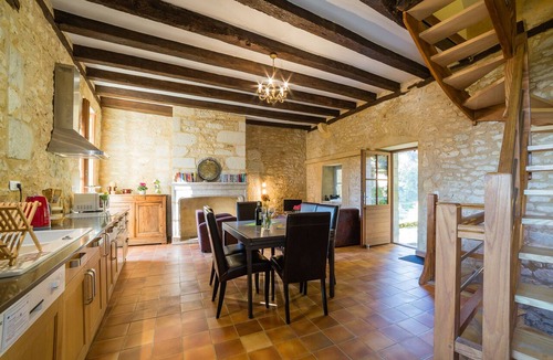Beynac-et-Cazenac House | A 14th century Stoneroofed house with a panoramic garden in Beynac.
